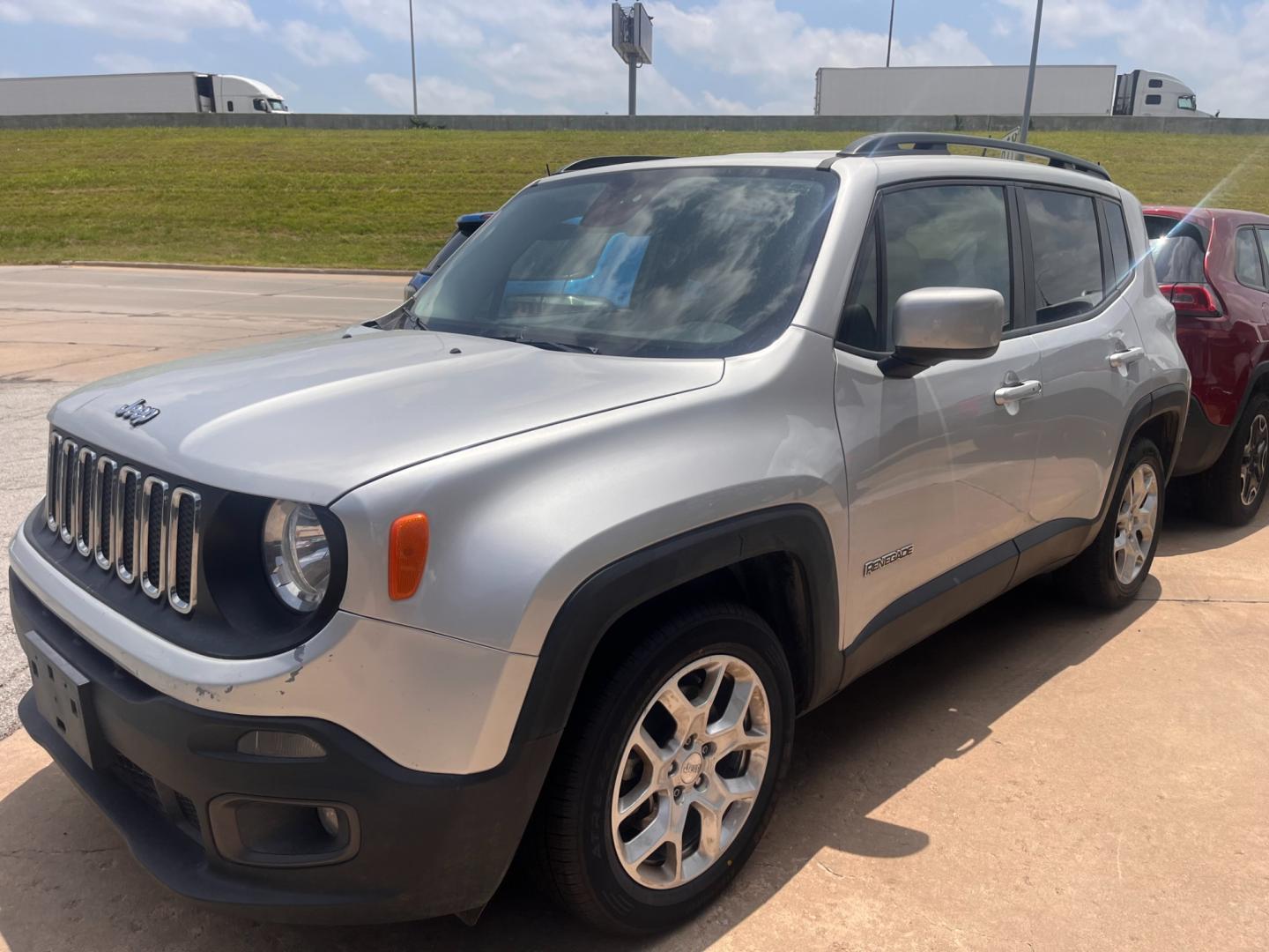 2017 SILVER JEEP RENEGADE LATITUDE Latitude FWD (ZACCJABB9HP) with an 2.4L L4 DOHC 16V engine, 6M transmission, located at 8101 E. Skelly Dr., Tulsa, OK, 74129, (918) 592-3593, 36.121891, -95.888802 - Photo#0